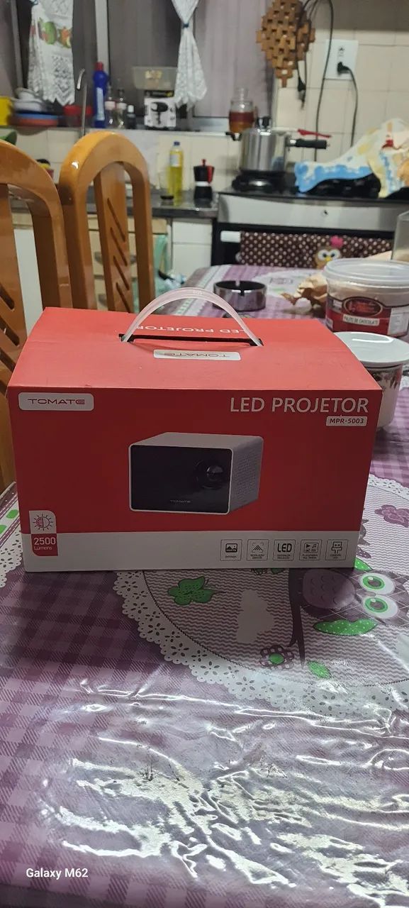 Projetor LED Tomate modelo MPR-5003 2500 lumens + Stick TV