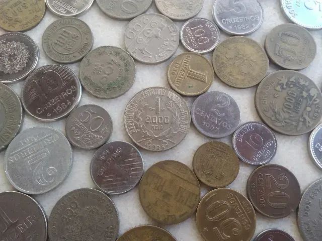 COLEÇÃO Com Mais De 115 Moedas Do Brasil - Sendo uma de Prata