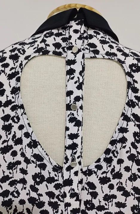 Blusa Gola Social FOREVER 21 Preto e Branco - Foto 4