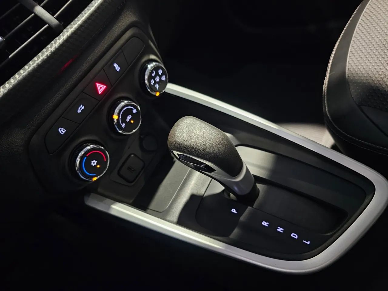 Chevrolet Onix Hatch LTZ 1.0 12V TB Flex Aut. 5P 2025 - Foto 12