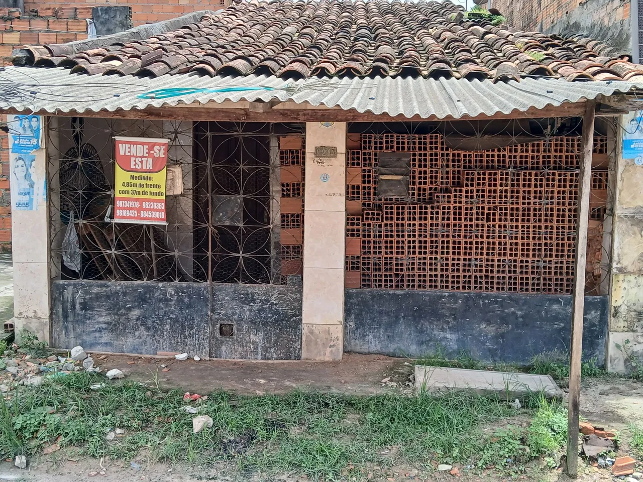 Vendo casa medindo 4.85 frente por 37.00 fundos Coqueiro , São Pedro 21 R$140.000