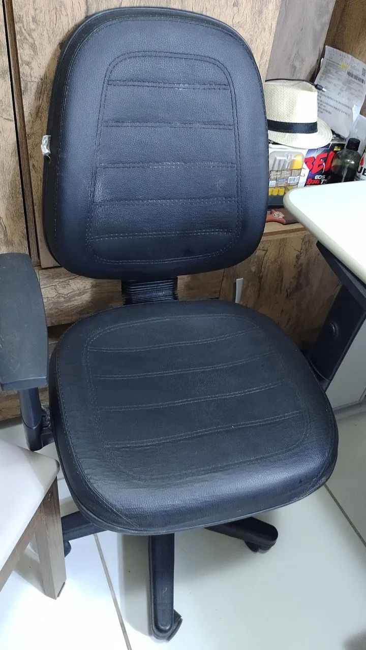 Cadeira de Escritório Com Braço de Apoio e Dodas - Foto 4