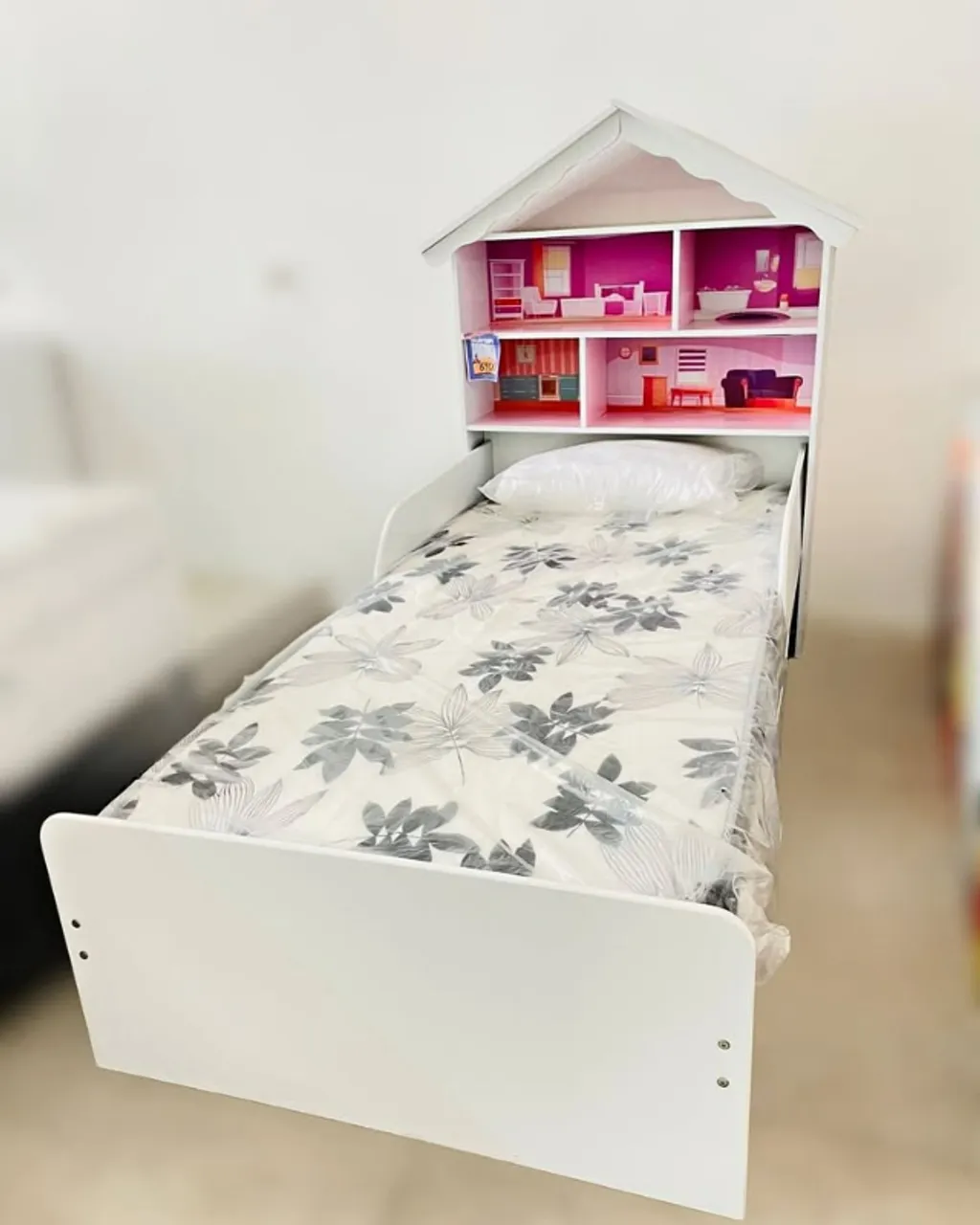 Cama Infantil Laura Com Cabeceira De Casinha 100% MDF Branco/Rosa - Montagem Grátis