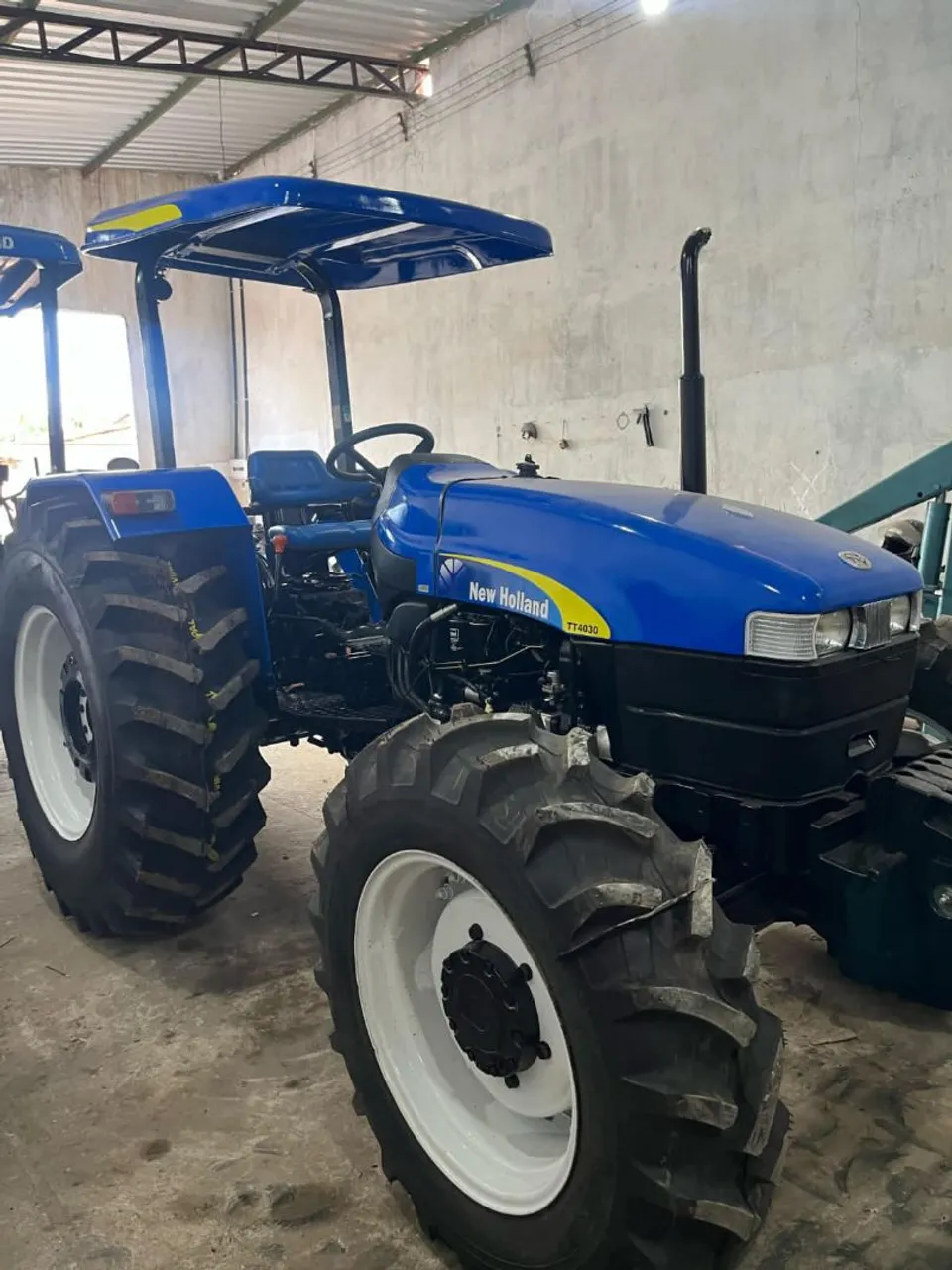Trator New Holland TT4030