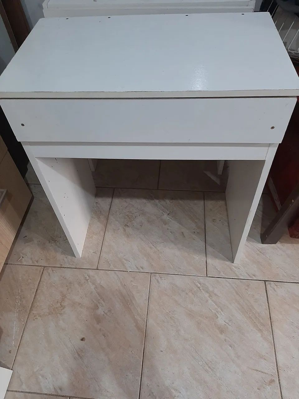 White desk with drawer63825050721027122