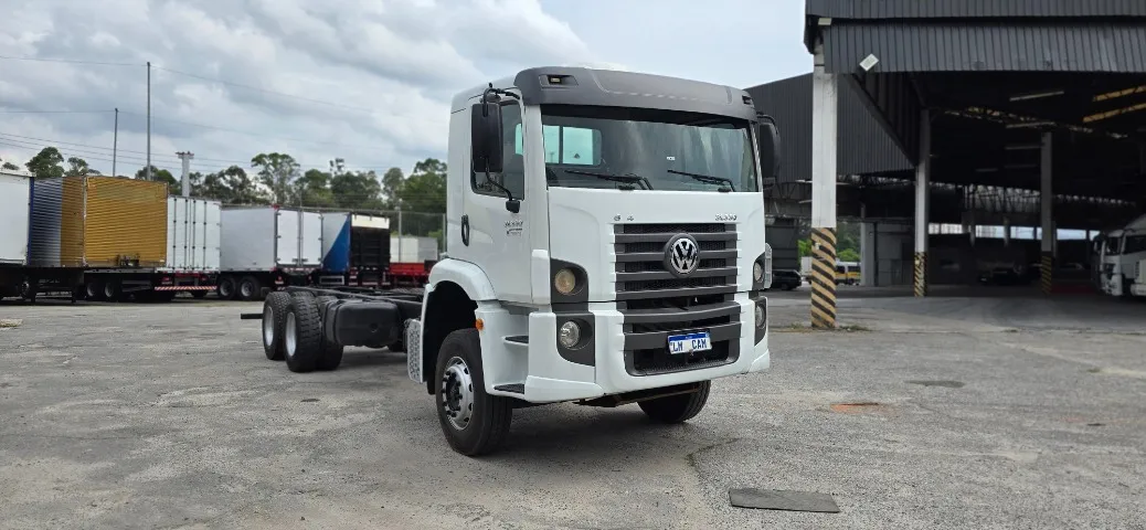 Vw 31330 6x4 Constellation Chassi Baixo Km Ano 2013
