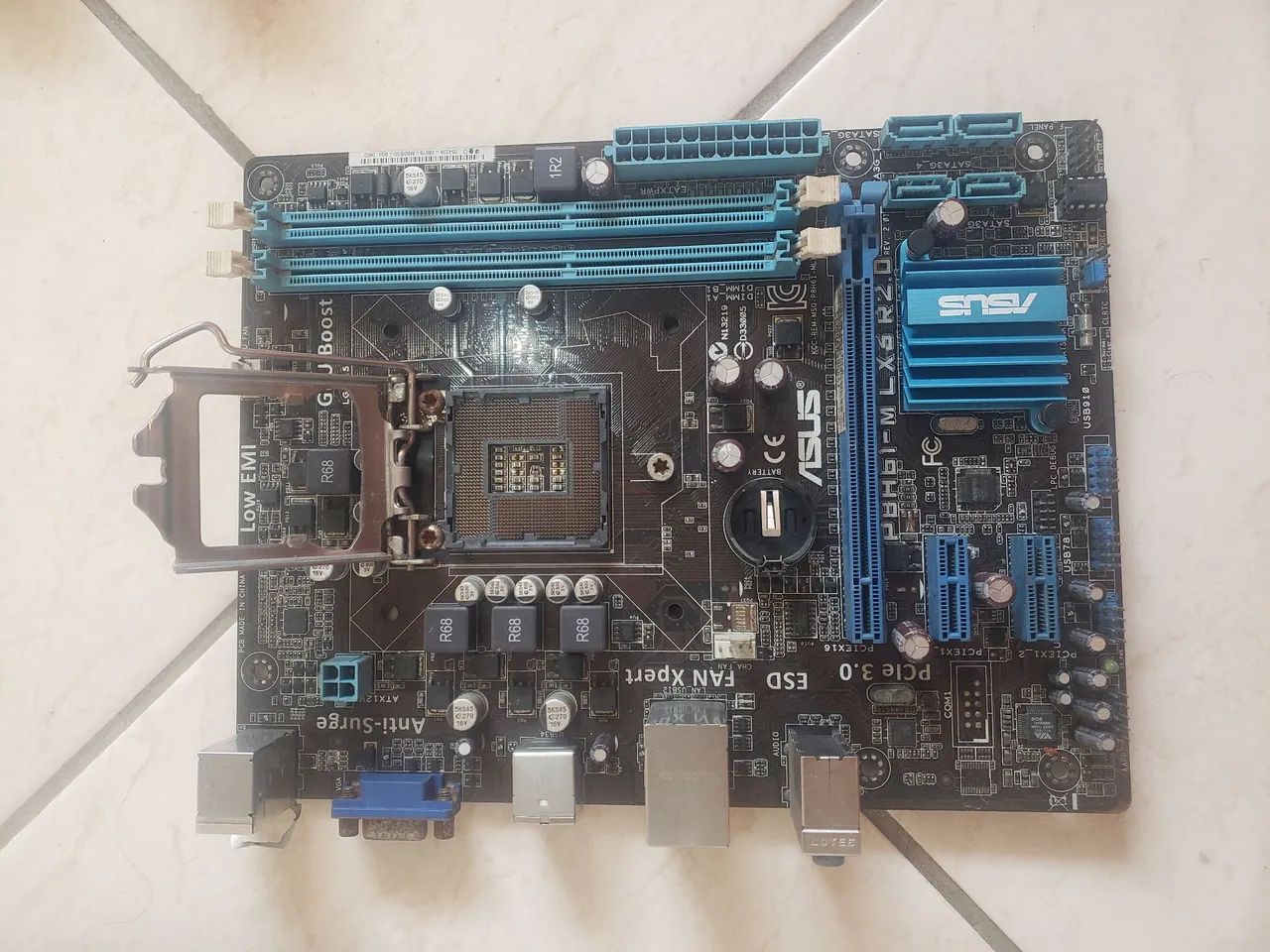 Placas mãe em curto 9° e 3° geração  - Foto 4