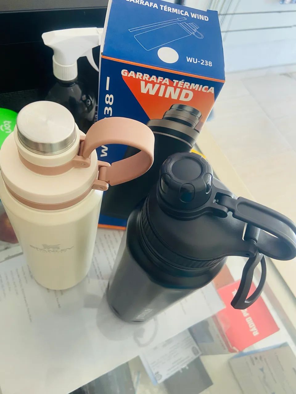 Garrafa Térmica 800ml Aço Inox Com Parede Dupla Com Alça e Borracha Antiderrapante  - Foto 2