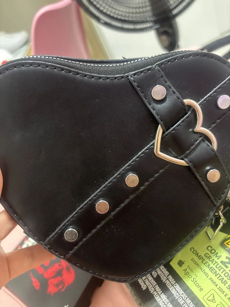 Bolsa de coração preta (SHEIN)
