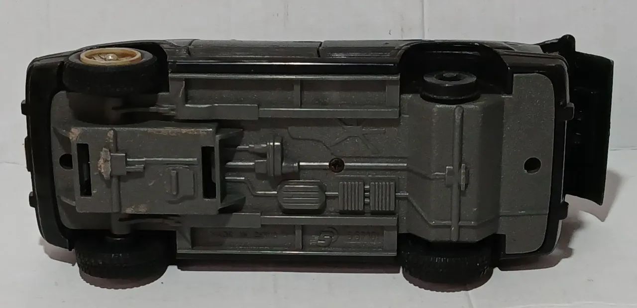 Miniatura Jeep Cherokee 1/24 (para restauração) - Foto 5