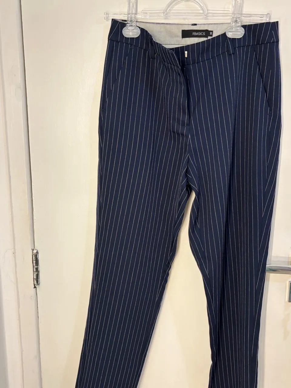 Calça social listrada azul marinho