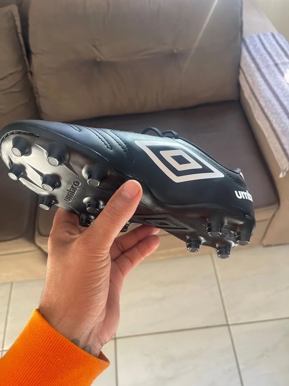 Chuteira UMBRO campo ou sintético! N41 NOVA - Foto 3