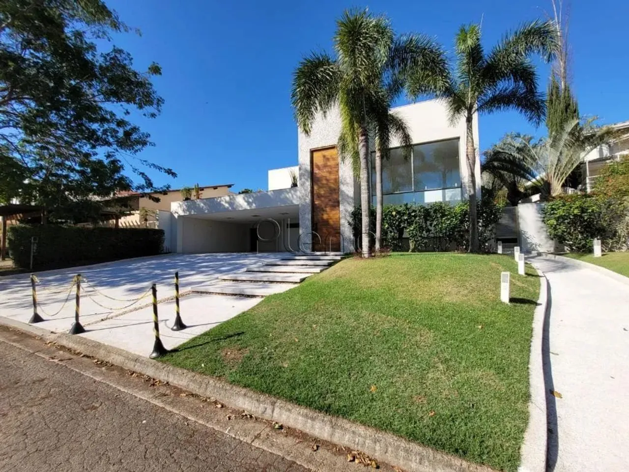 Casa para venda e locação no Condomínio Alpes de Vinhedo, bairro Pinheirinho em Vinhedo -