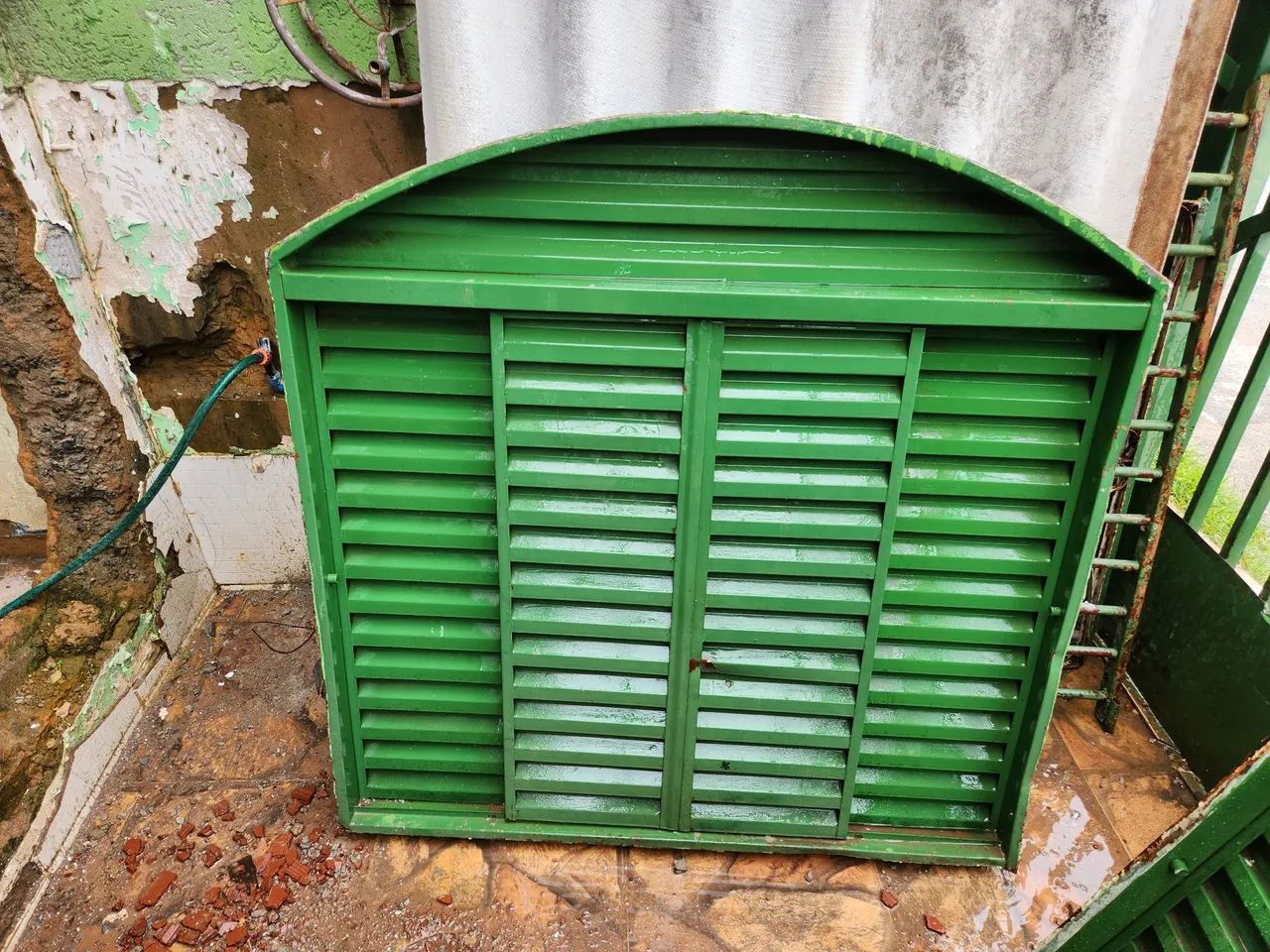 Janela e Porta de Ferro