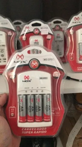 Carregador de Pilhas e baterias Recarregáveis com Pilhas AA ou AAA
