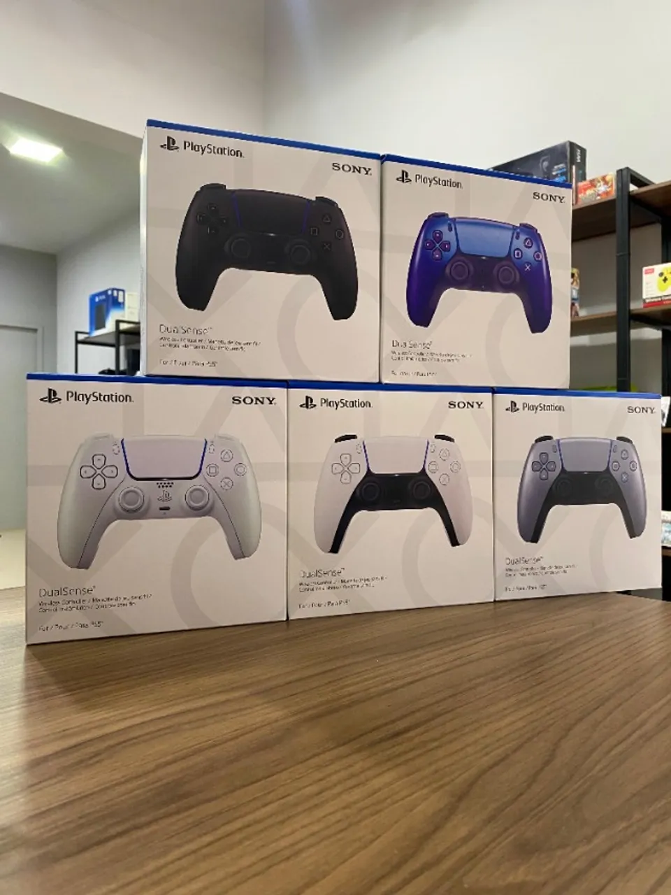 DualSense em diferentes cores