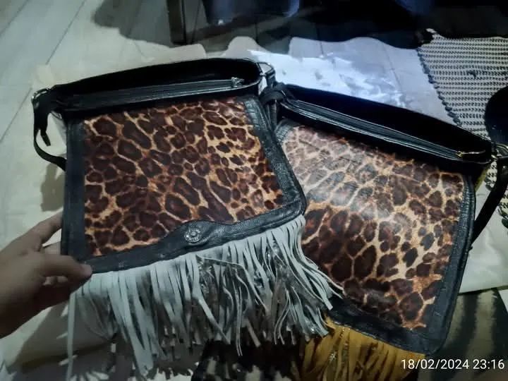 Bolsa de ombro Carmen Steffens com franjas - Foto 3