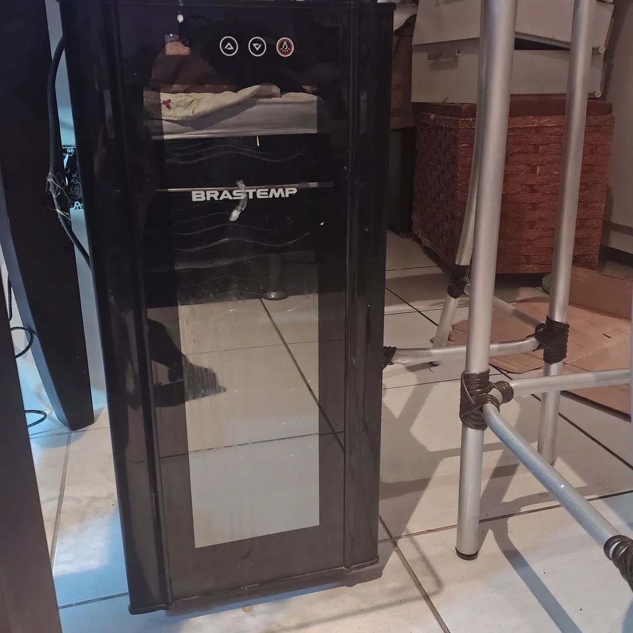Adega Brastemp  R$ 180,00 ( leia o anúncio)