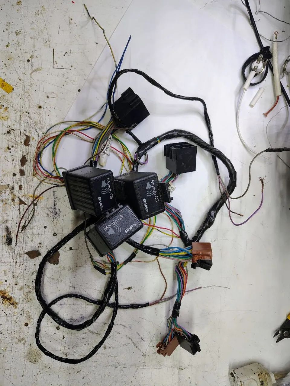 Relé e chicote eletrônico
