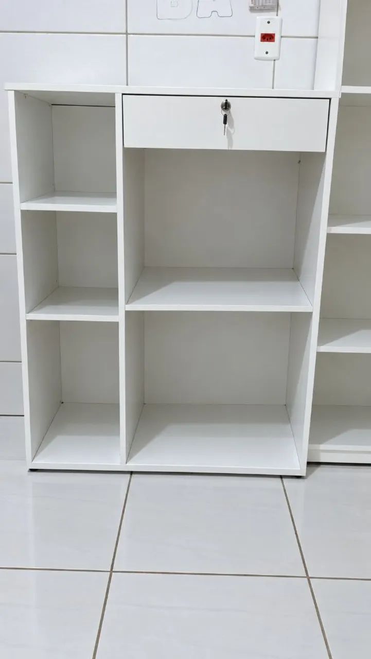 Vende-se um balcão de loja