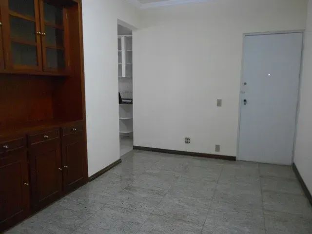 Ótimo 2 quartos com armários e 1 vaga com éxcelente localização - Foto 2