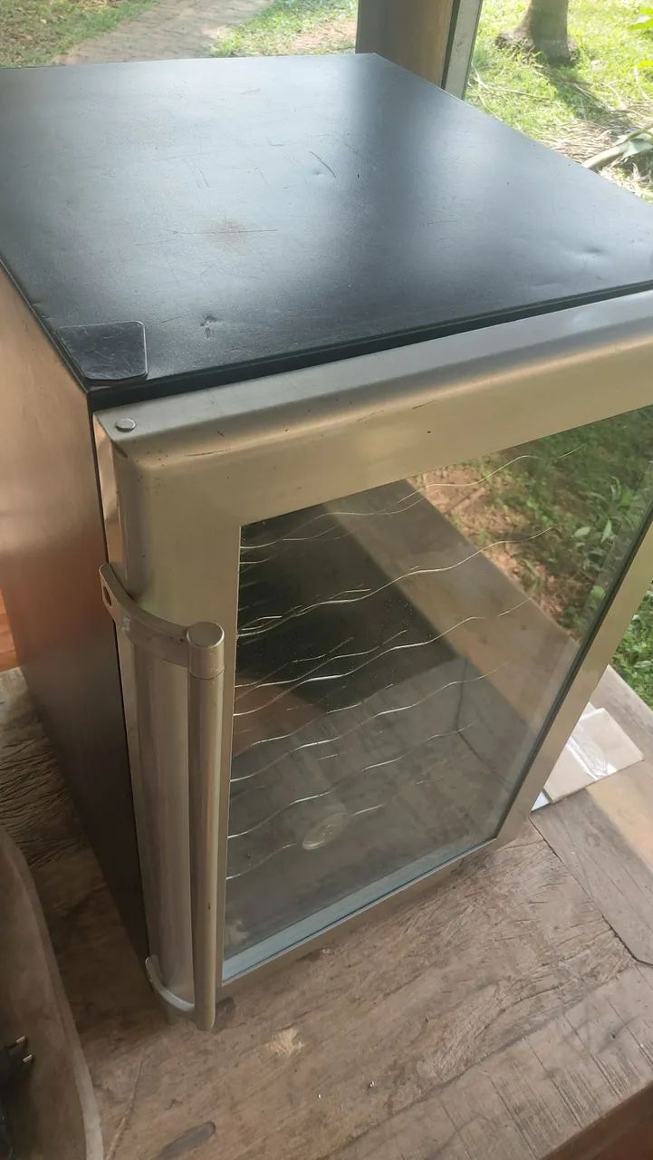 Adega Climatizada 24 Garrafas Com Compressor e Painel Digital "Entrega Grátis " - Foto 3