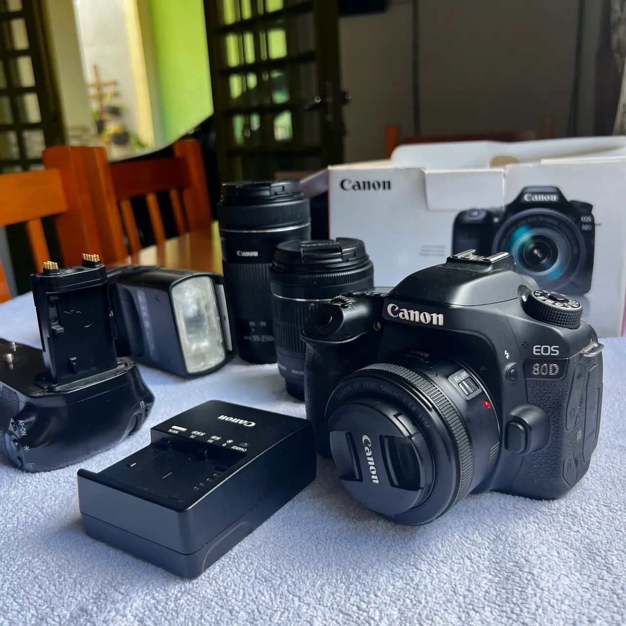 Cânon 80D+ 3 lentes, Flash e Grip para 2 baterias 