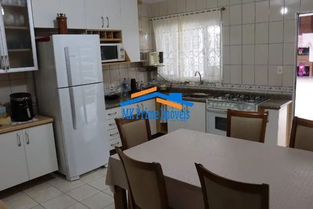 Excelente sobrado com 200m², com 5 dormitórios, em Quitaúna. - Foto 5