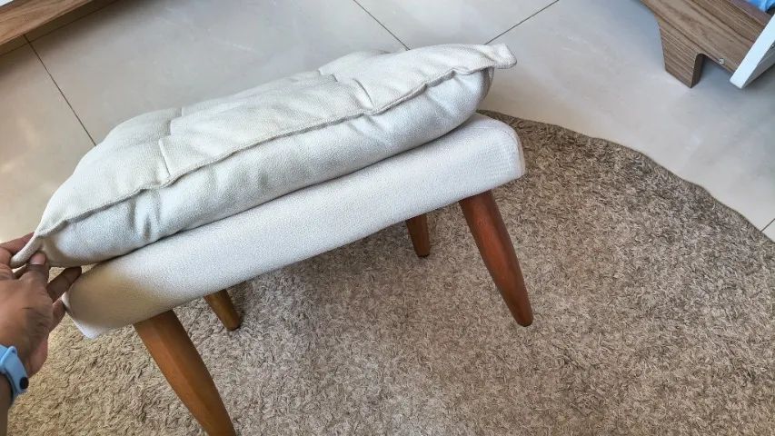Poltrona amamentação com puff