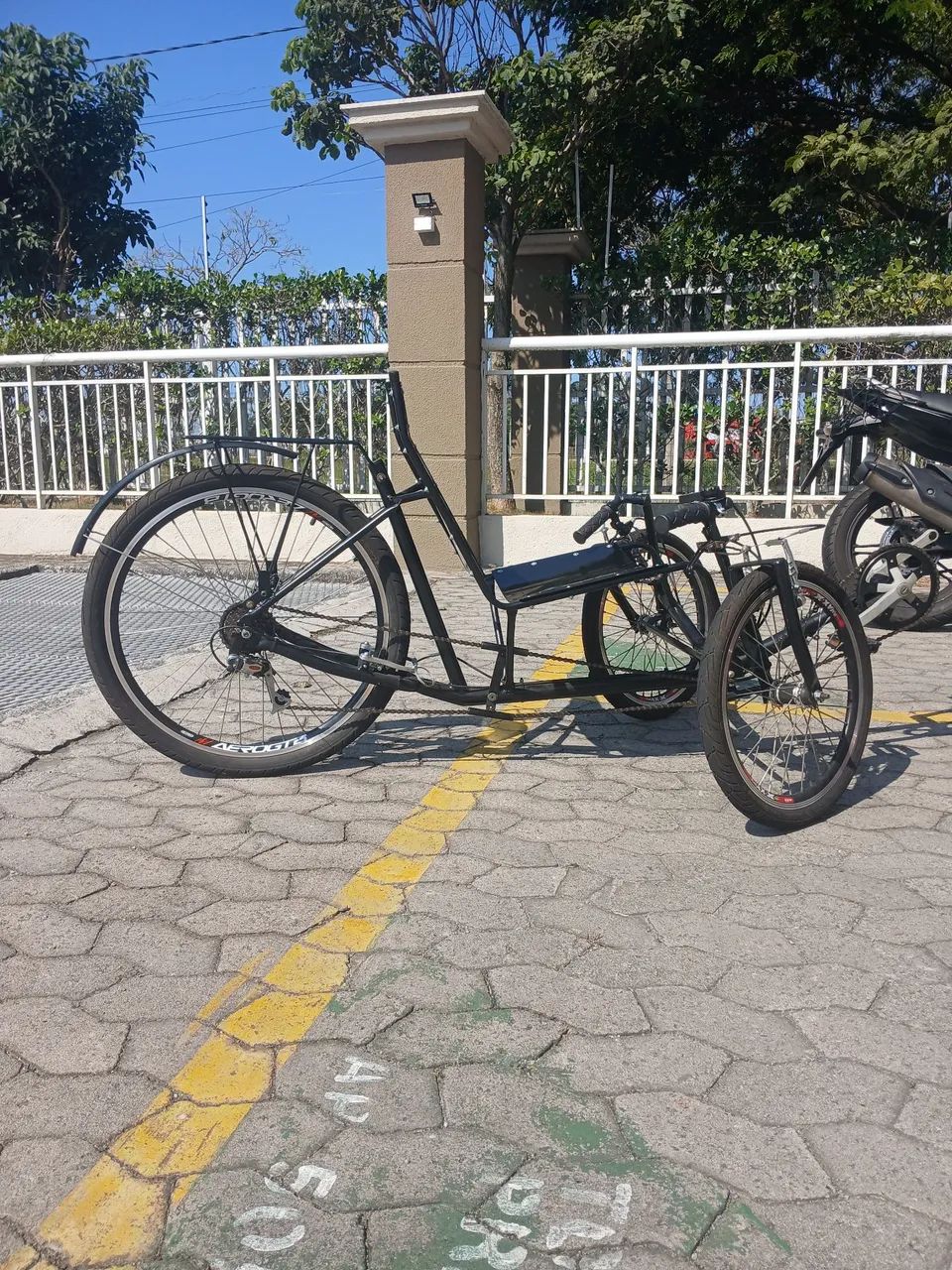Triciclo à pedal - Foto 3