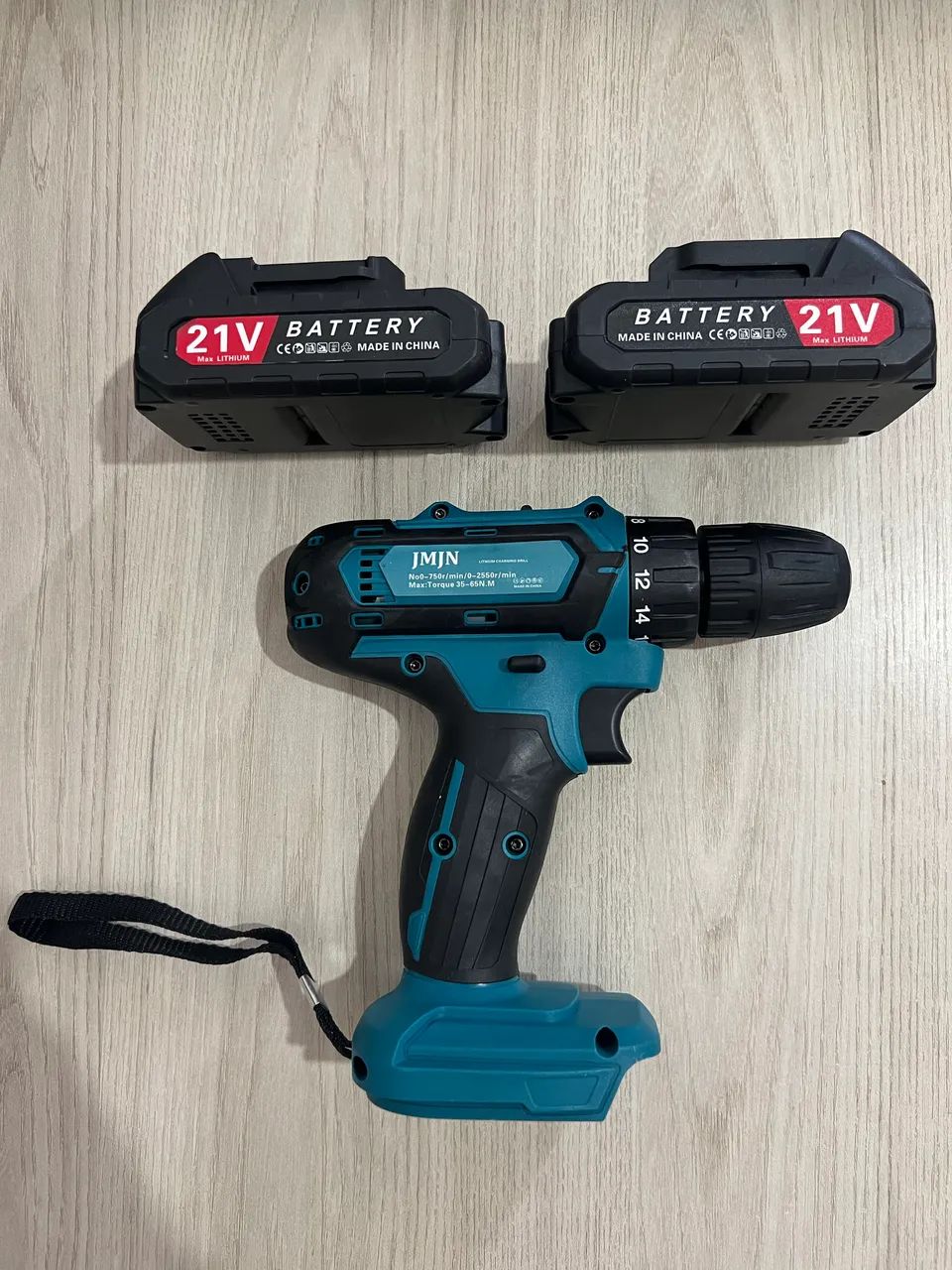 タカママ Furadeira Parafusadeira 48V + Maleta completa com acessórios
