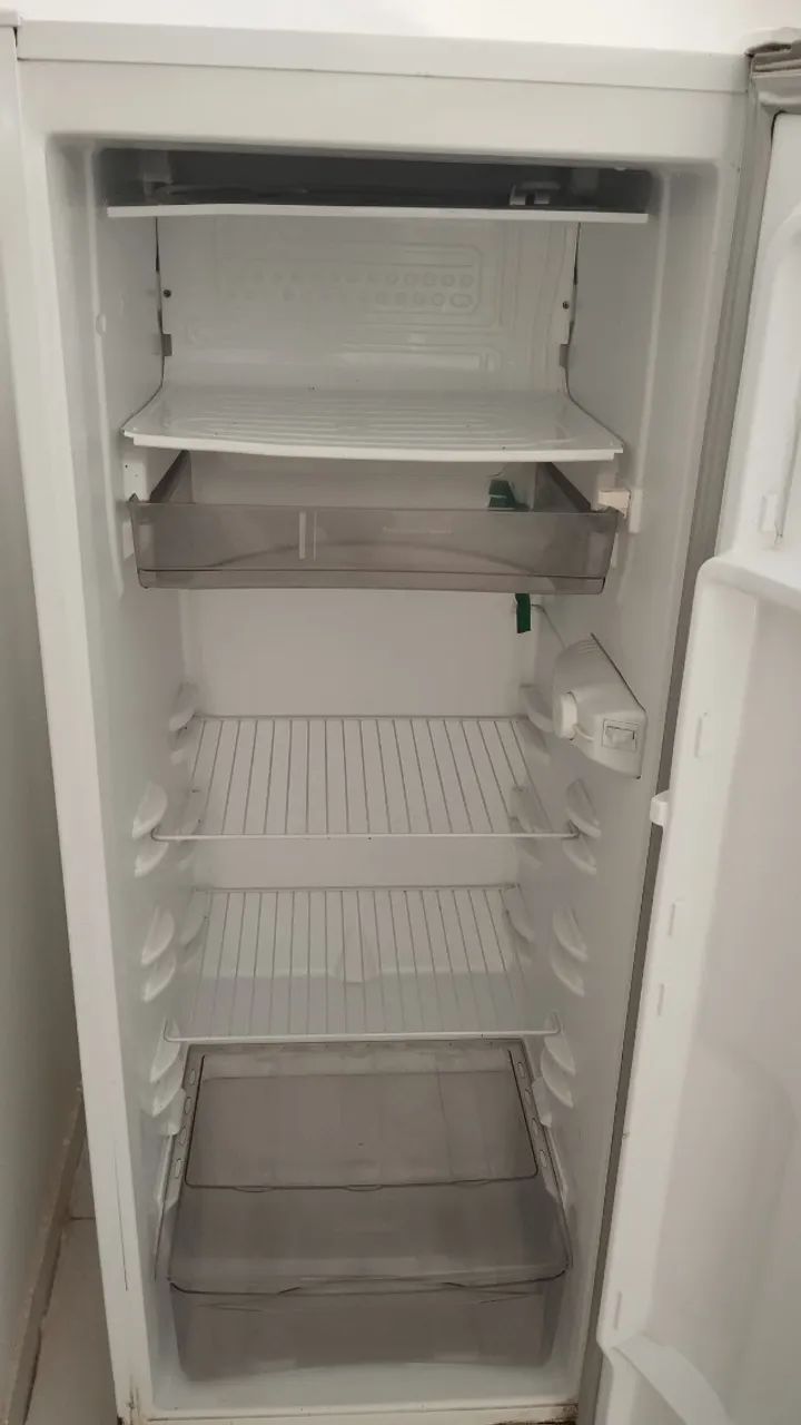 Geladeira Esmaltec