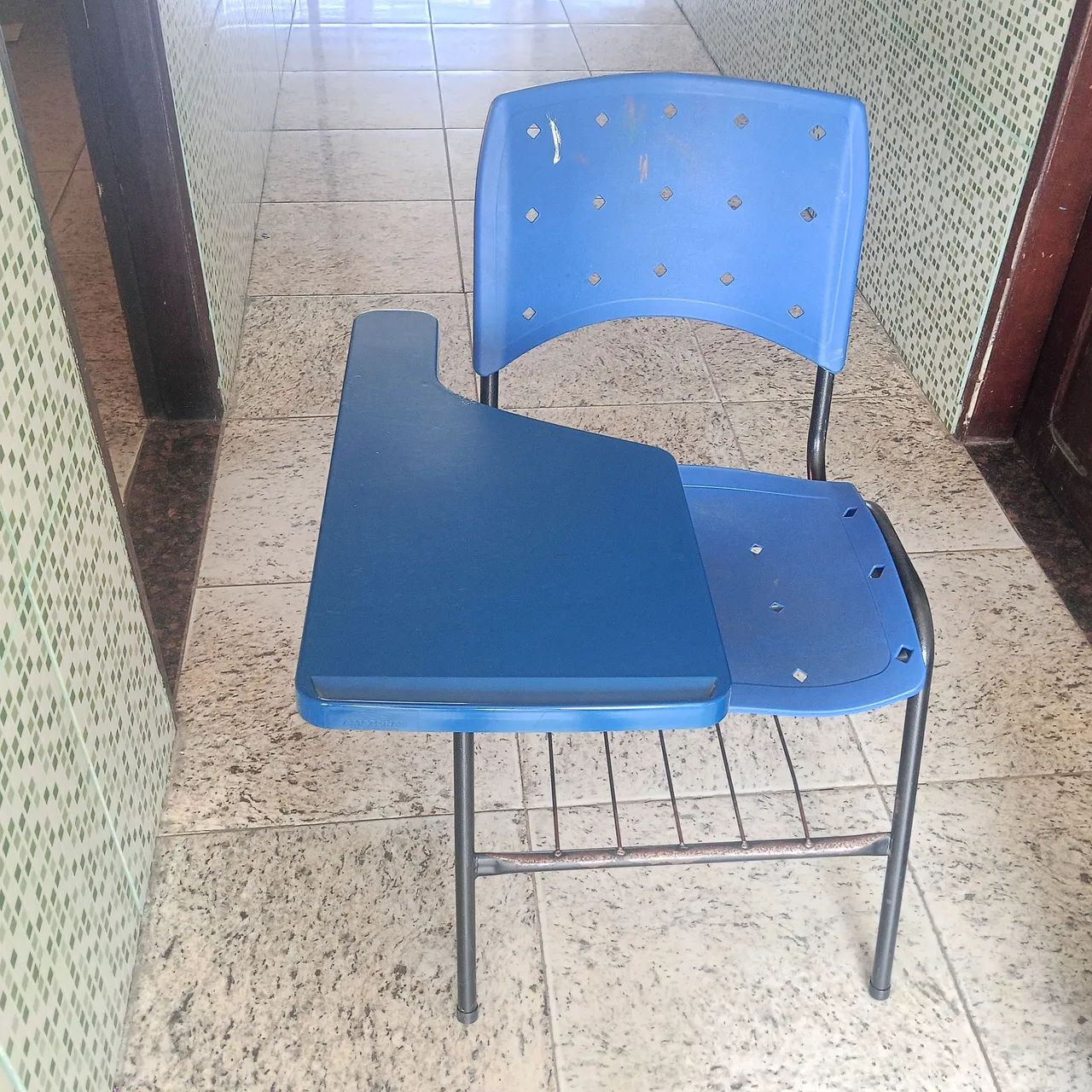 ?Cadeiras Escolares com Prancheta - A partir de R$ 50,00<br> - Foto 2
