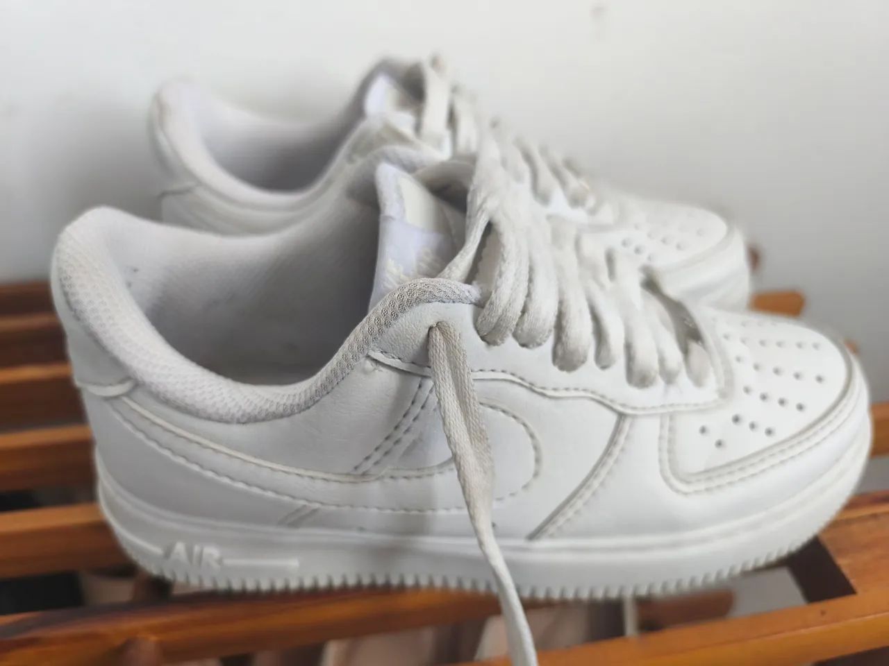 Tênis branco casual  - Foto 4