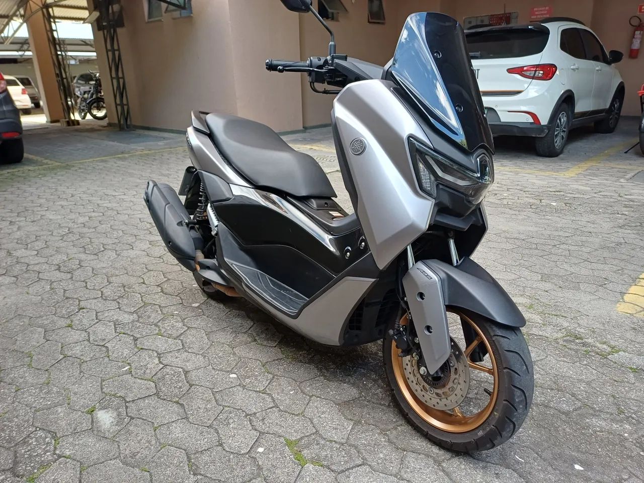 NMAX Impecável Prata