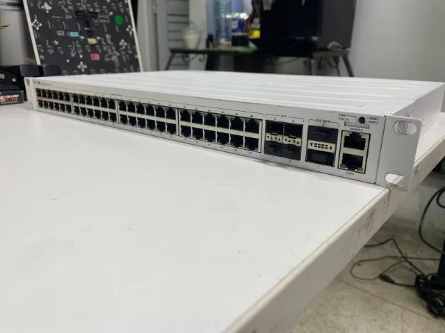Switch MikroTik CRS354-48G-4S+2Q+RM