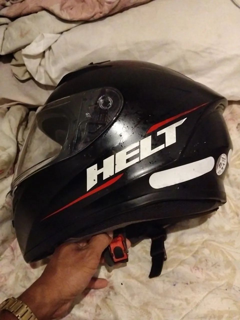 Capacete HELT POLAR usado com marcas de uso