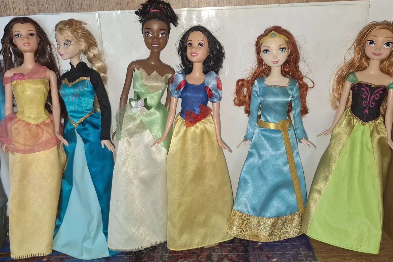 09 bonecos e bonecas de Princesas e Príncipes - Foto 3