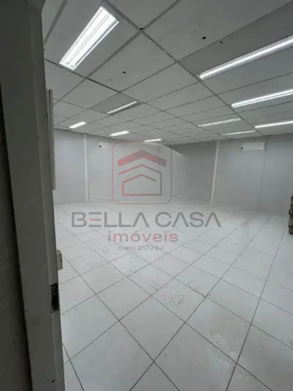 Galpao Bras 600m2 de area construida escritorios vestiarios e estacionamento - Foto 5