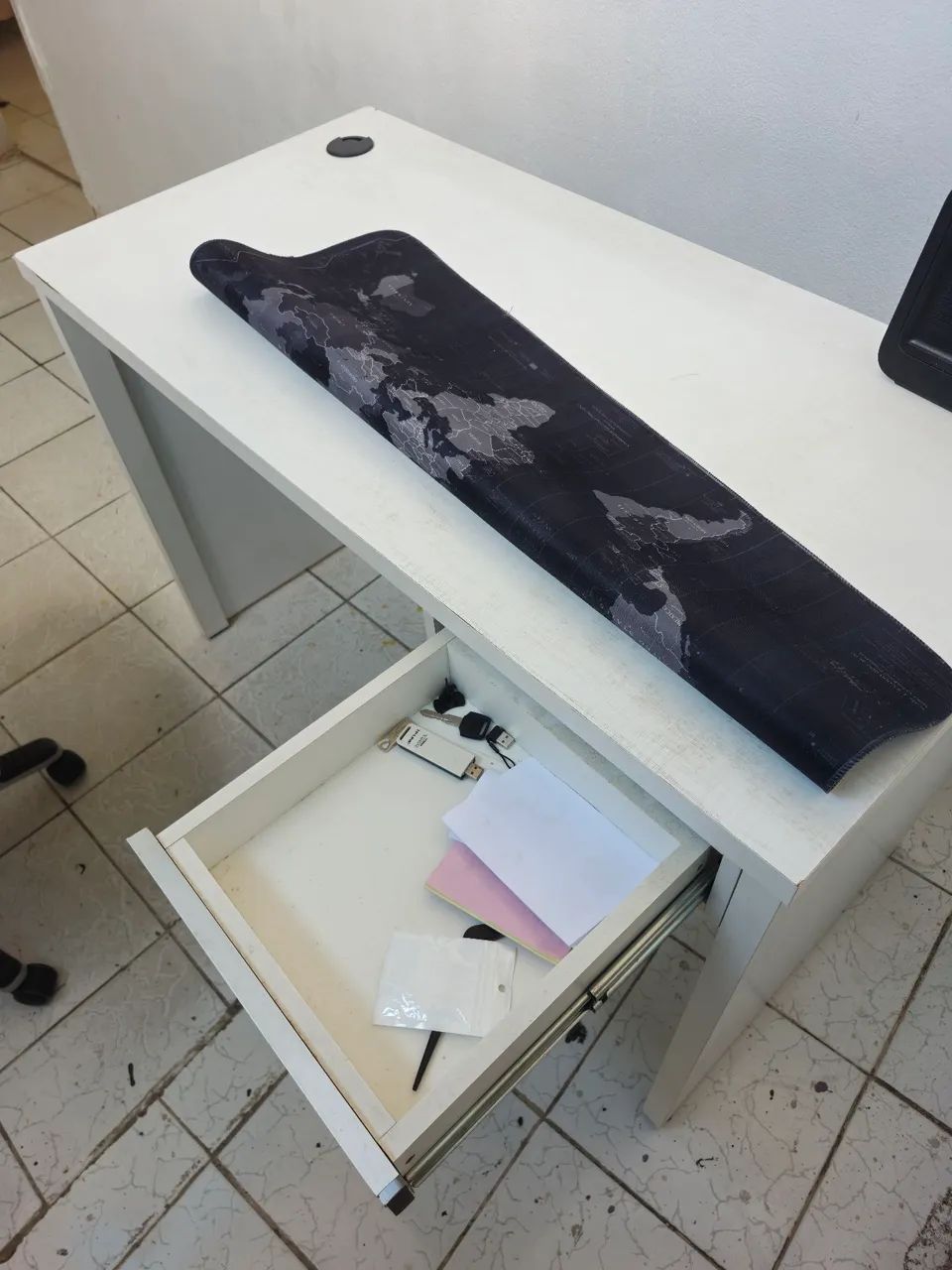 Mesa para PC com gaveta. - Foto 3