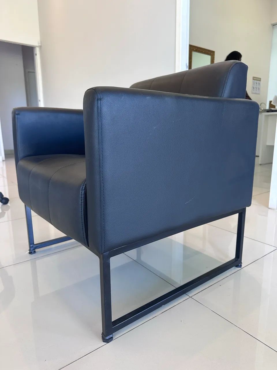 Poltrona Preta para Recepção  - Foto 3