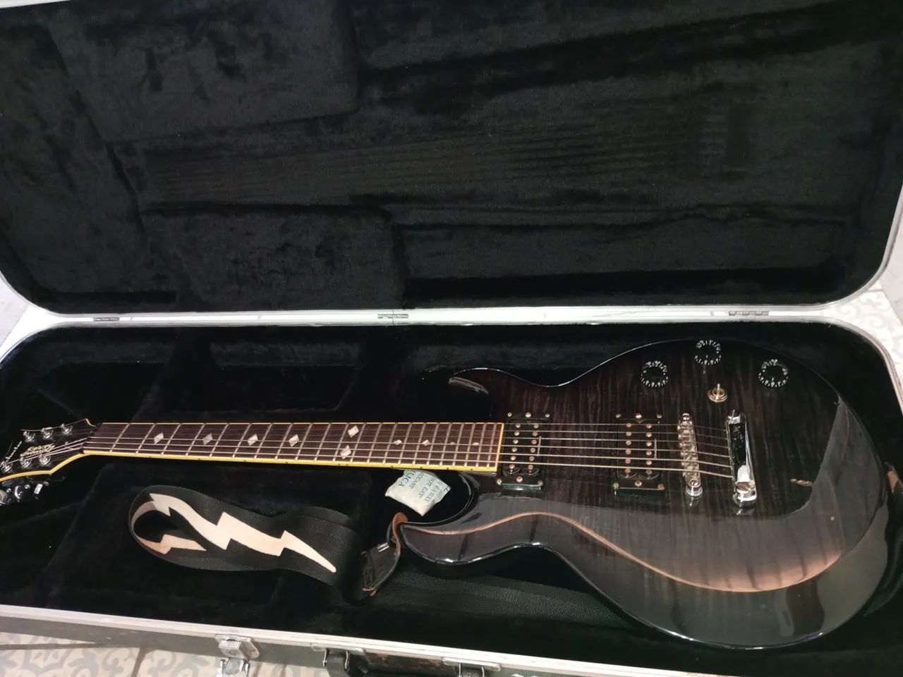 Guitarra schecter c case - Foto 4