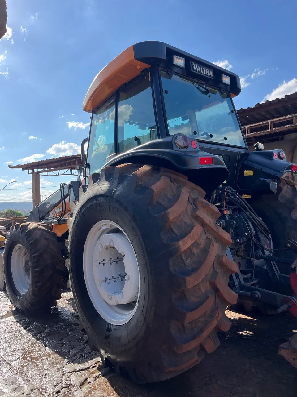 Trator de pneu Valtra BM125 Cabinado - com Madal - Foto 2