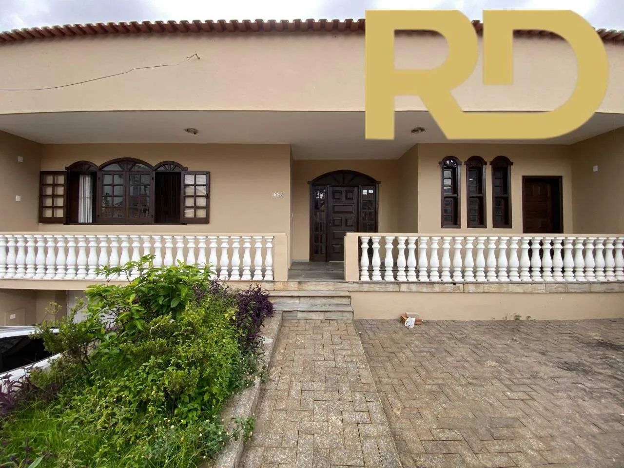 Casa com arquitetura atemporal e múltiplas possibilidades - Foto 2