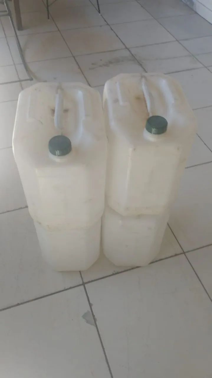 4 Galão 