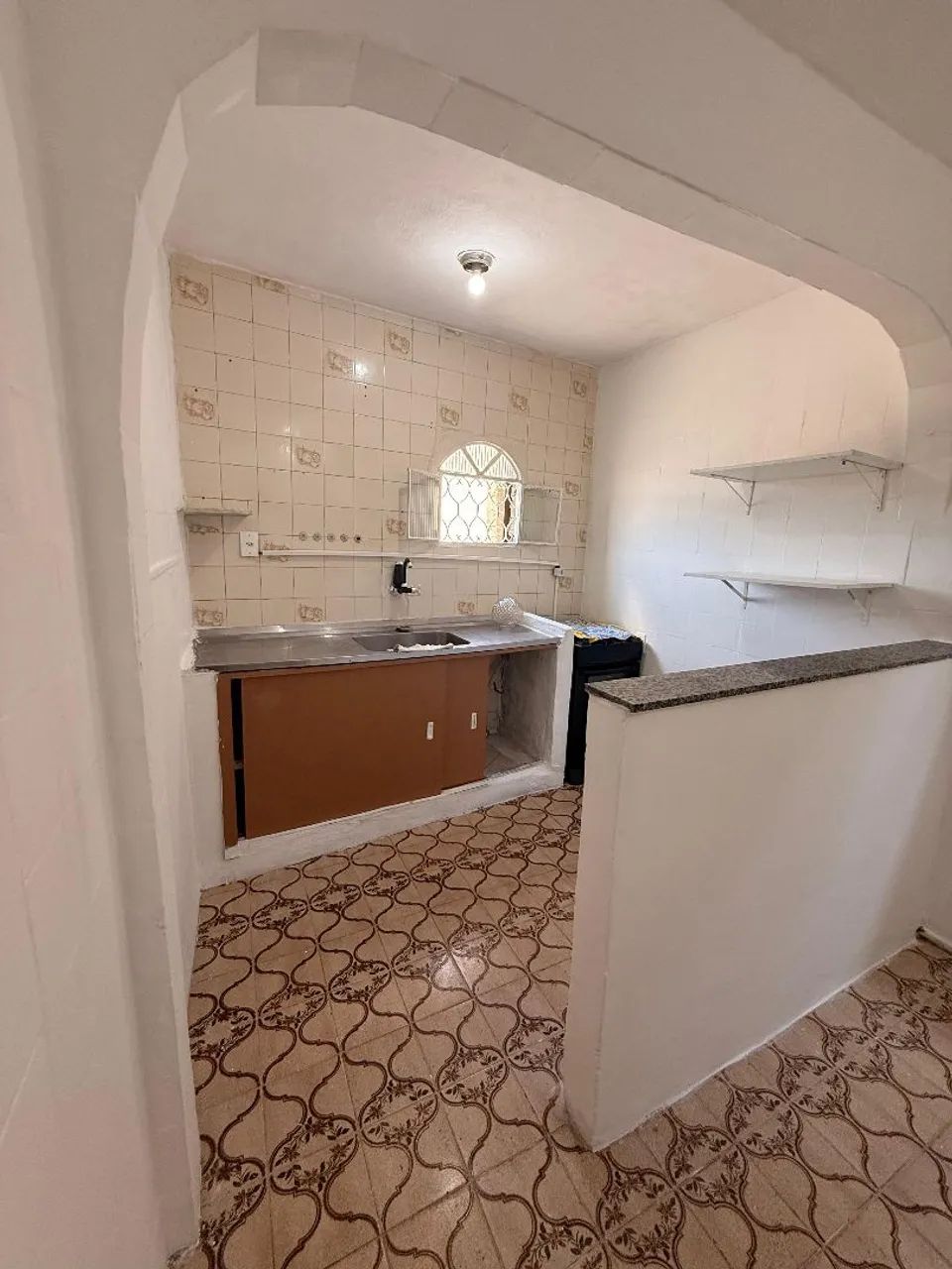 Aluga-se - Casa estilo estúdio, um quarto, cozinha e sala de jantar, banheiro e peq. Área. - Foto 3