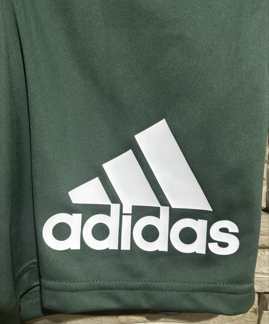 Bermuda Adidas cós elástico tamanho M - Foto 3