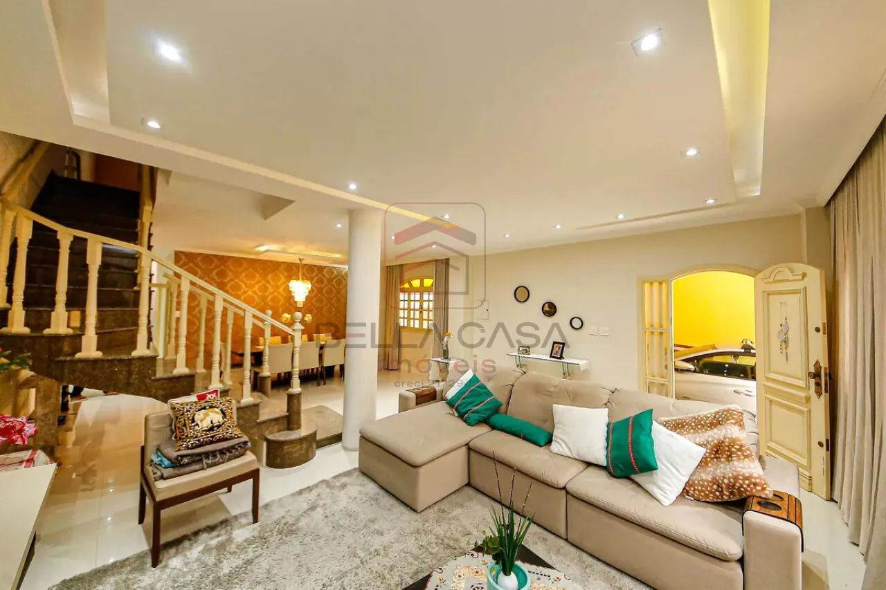 Casa à venda com 300m², 5 quartos e 5 vagas