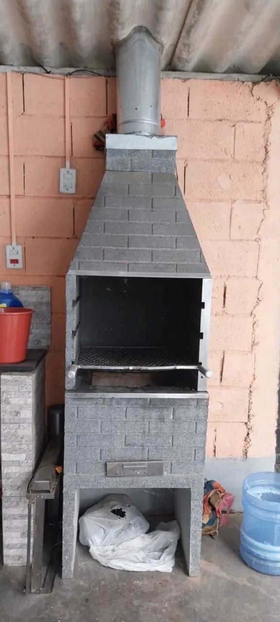 Vendo churrasqueira 