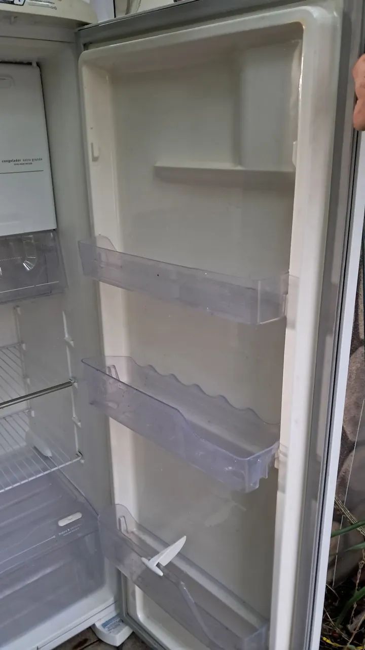 Geladeira eletrolux RFE39 com defeito - Foto 2